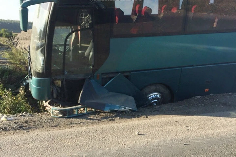 Автобус с игроками ХК «Ермак» попал в ДТП в Красноярском крае. Фото: группа "ЧП Канск"