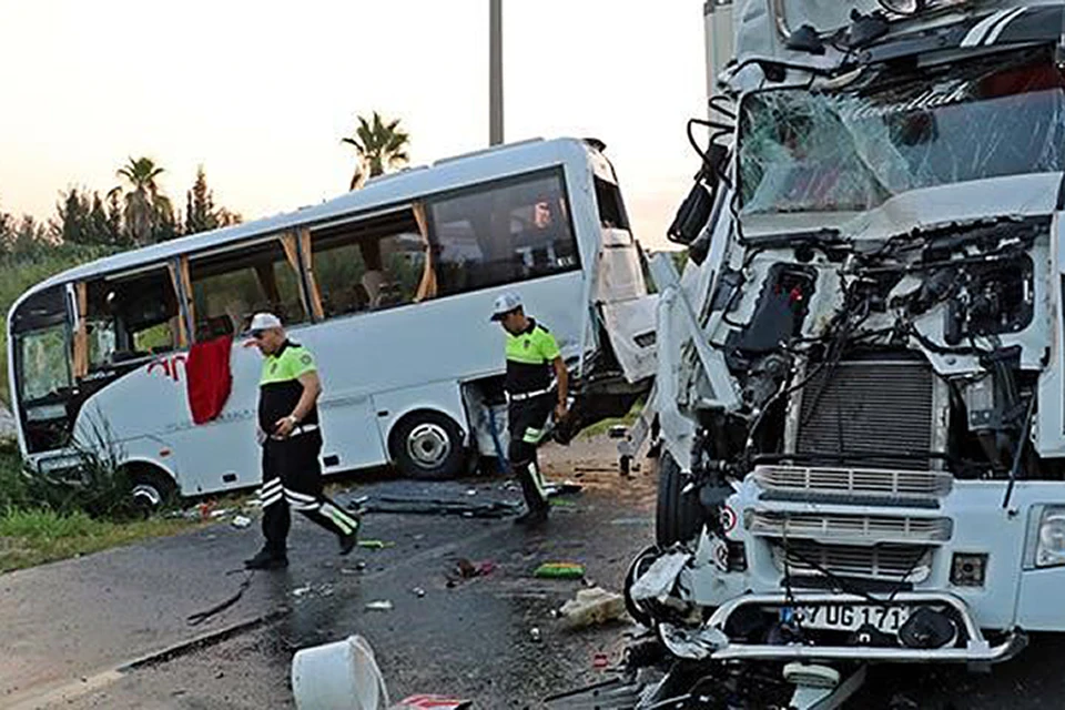 Столкновение произошло рано утром 29 августа по дороге из Белека в аэропорт