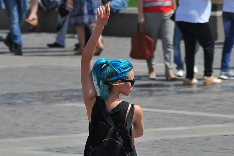 "Модный приговор": старшеклассницу не пустили на школьную линейку из-за синих волос