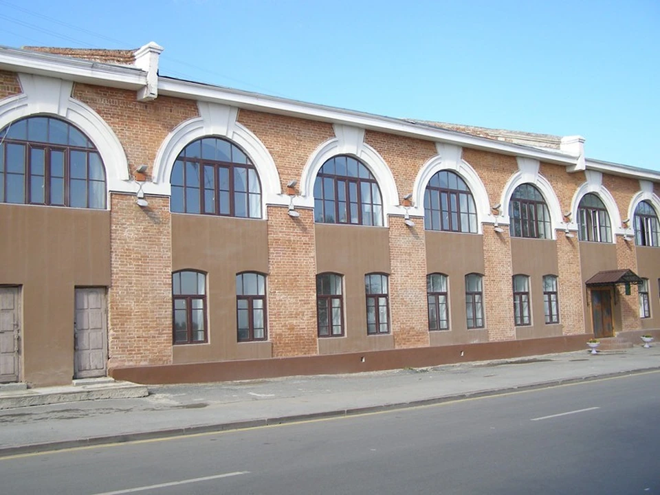 Историческое здание было построено в 1848 году в сдержанных формах классицизма. Фото с сайта admtyumen.ru