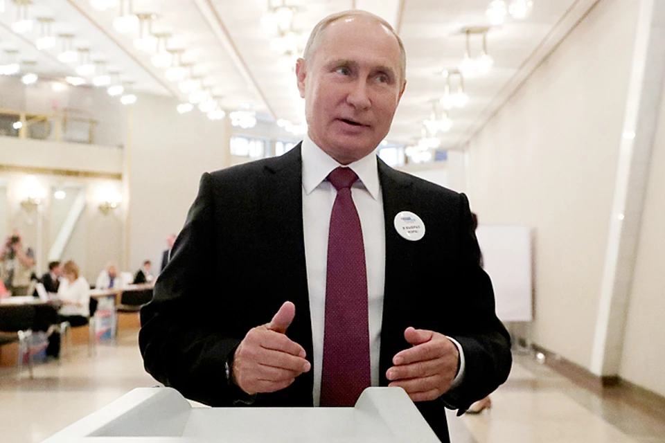 Президент России приехал на свой традиционный участок для голосования в Академии наук. Фото: Михаил Метцель/ТАСС