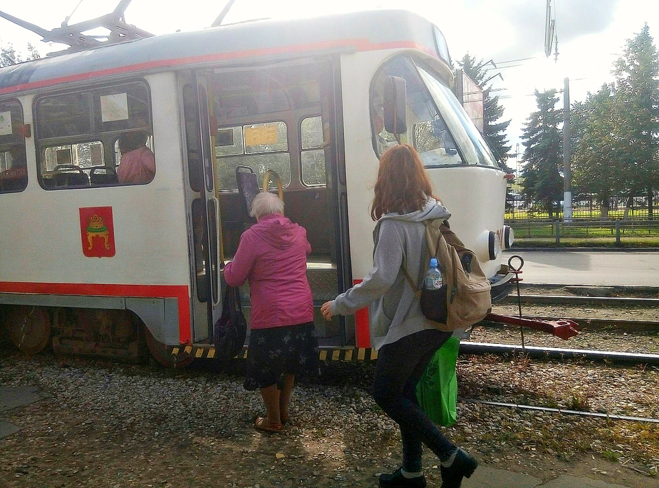 Жители Твери спешат на трамвай, пока его не отменили