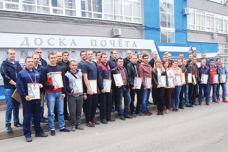 12 молодых приборостроителей стали победителями конкурса «Золотые руки». Фото: предоставлено пресс-службой АПЗ