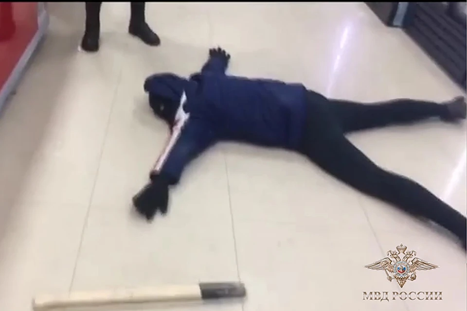 Девушка создала банду для вооруженных нападений на магазины и взрывов банкоматов в Иркутской области