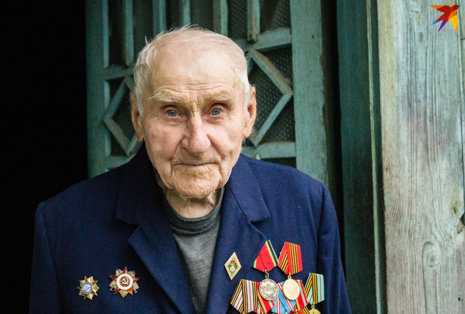 98-летний Александр Михлюк помнит, как жили при Польше, немецкой оккупации и советской власти.