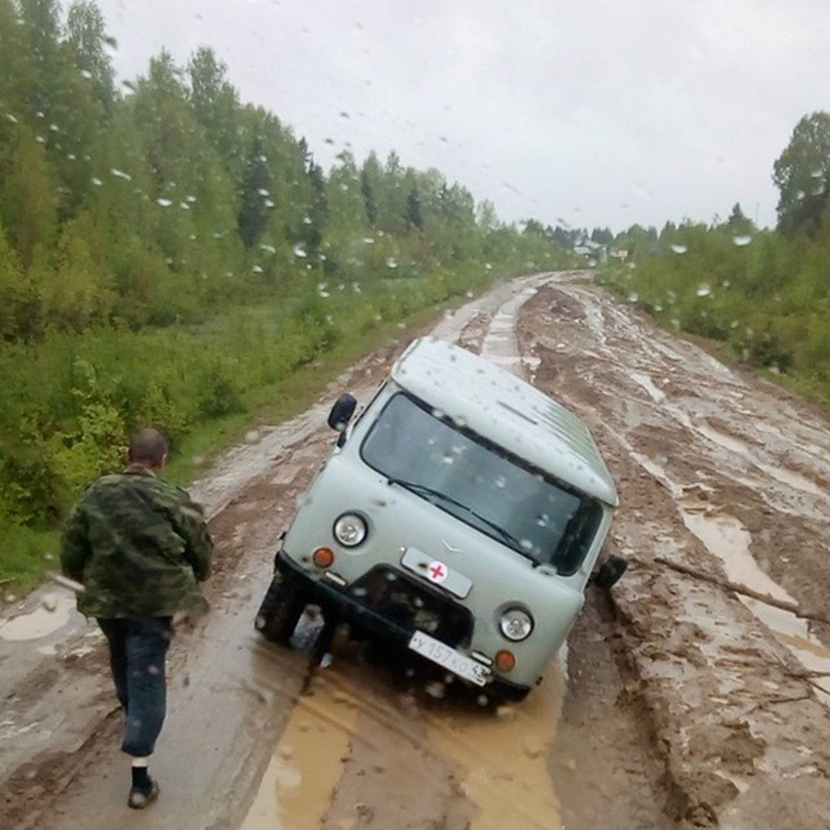 Дорога Опарино - Маромица: ежедневная война автомобилей и бездорожья - KP.RU