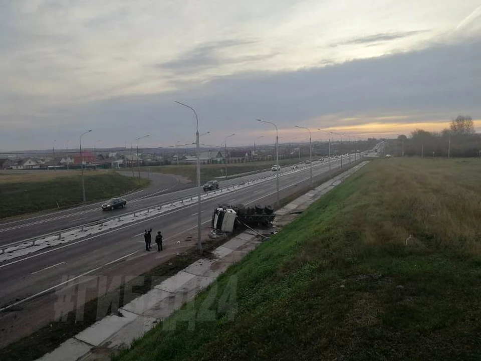 Дорога в аэропорт открыли. Дорога в аэропорт Красноярск. Дорога в Емельяново. Поворот аэропорт. Аэропорт на мосту.