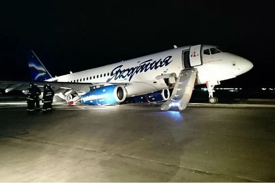 Пассажир самолета Sukhoi SuperJet-100 , выкатившегося с полосы в Якутске: «Я даже не успел испугаться». Фото: соцсети.