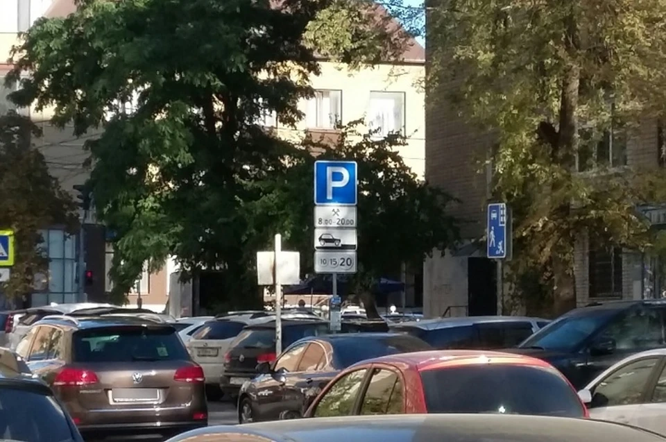 В Ростове платных парковок много, но водители предпочитают не отдавать за них деньги