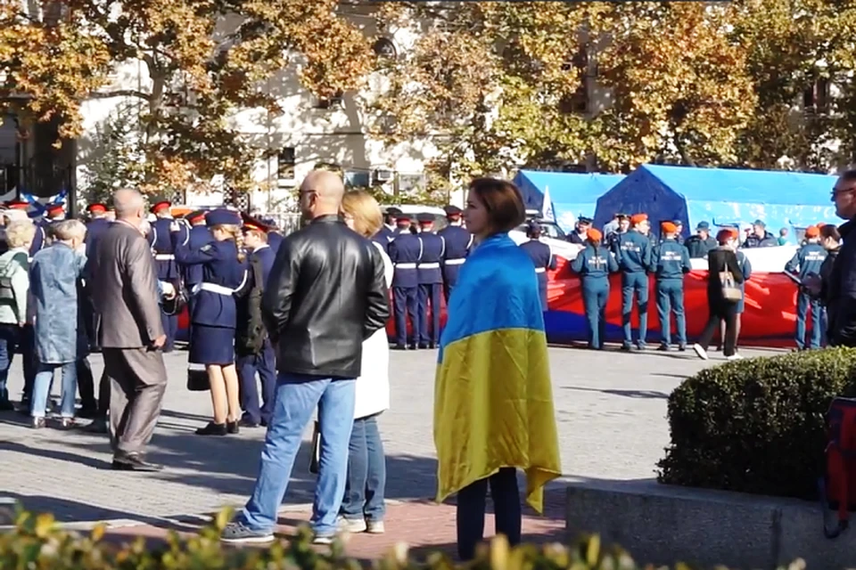 Алена Бардовская в Севастополь приехала в День народного единства. Фото: кадр видео.