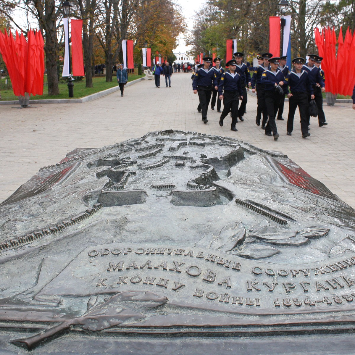 Редут, пушки и старинные фонари: Малахову кургану в Севастополе вернули  прежний вид - KP.RU