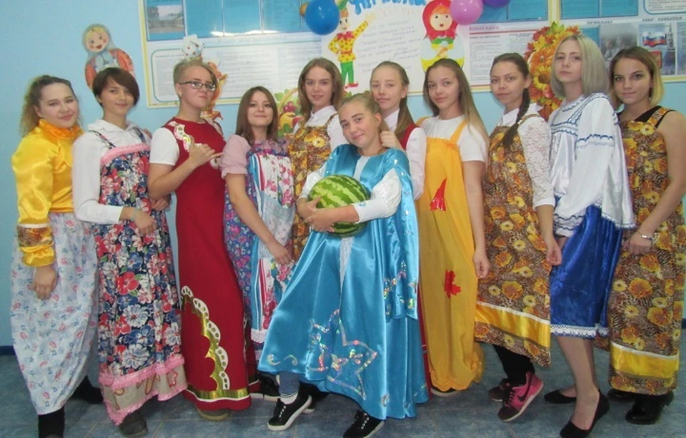 Александровские дети и учителя любят и умеют проводить яркие мероприятия, наполненные уважением к родной истории и культуре. Фото: из архива МАОУ СОШ №2 с. Александровское.