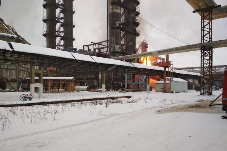 В Башкирии загорелся цех крупного завода в Стерлитамаке