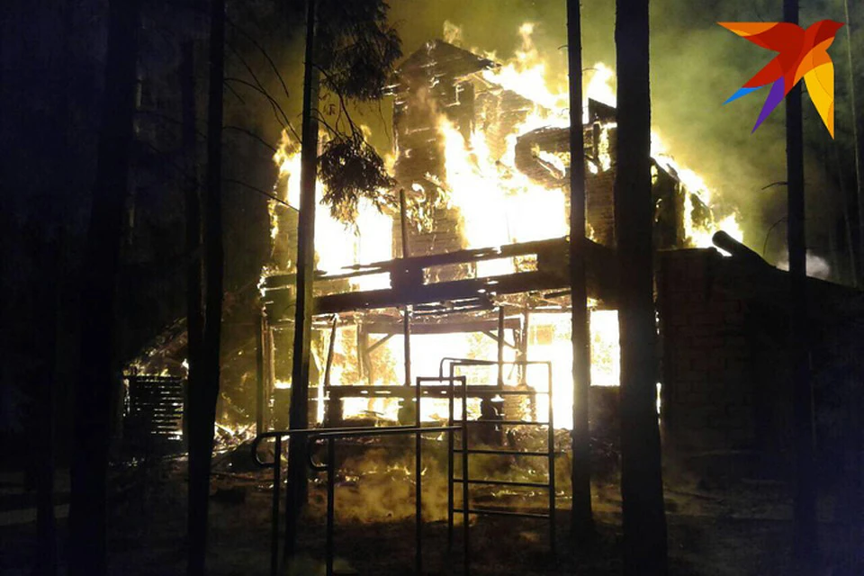 Пожар на базе отдыха случился в ночь на 2 ноября.