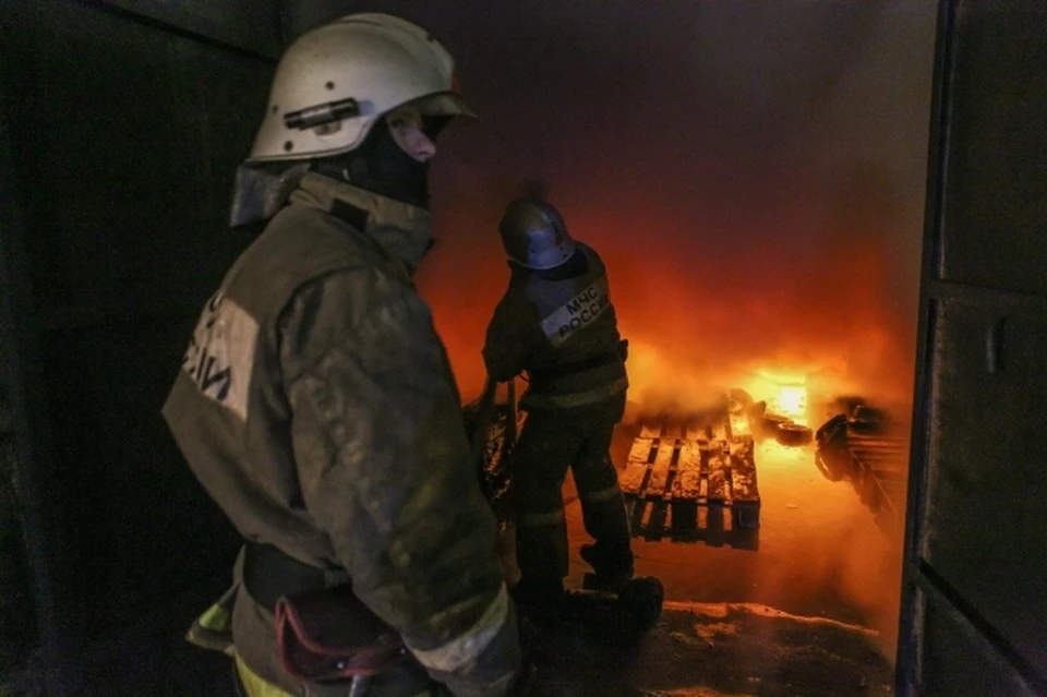 Пожар в автосервисе в Хабаровске: пострадали три иностранца, спасти удалось только одного из них