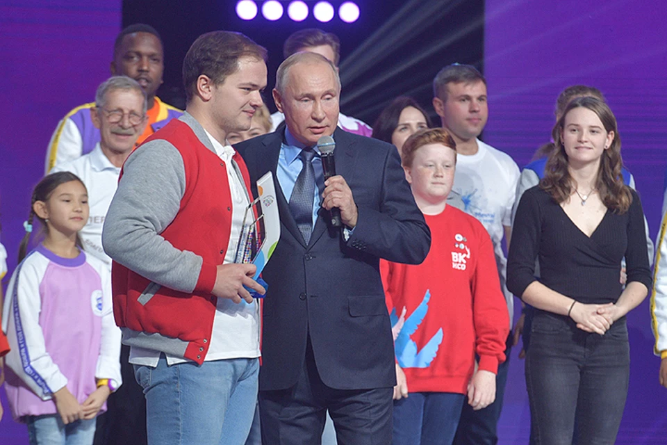 Владимир Путин поздравил Антона с победой в конкурсе "Доброволец России"