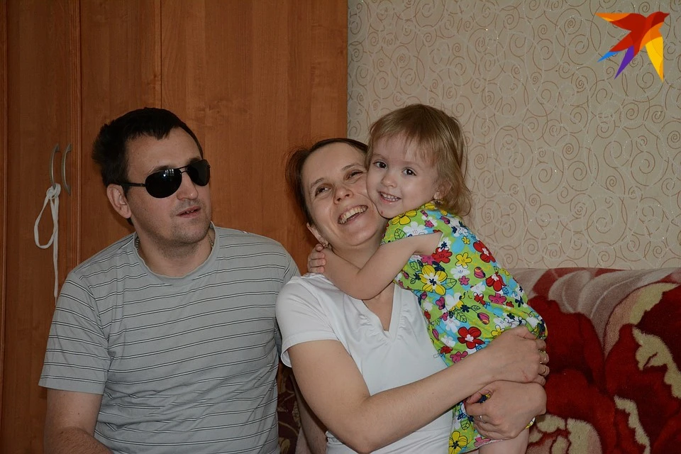 В семье незрячих Сергея и Елены Палкиной два года назад родилась дочь. Имя девочке родители выбрали весьма символичное - Надежда.