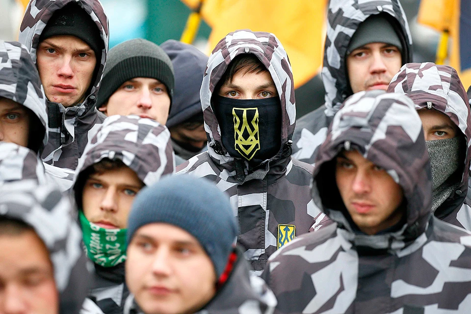 Митинг молодых националистов в центре Киева.