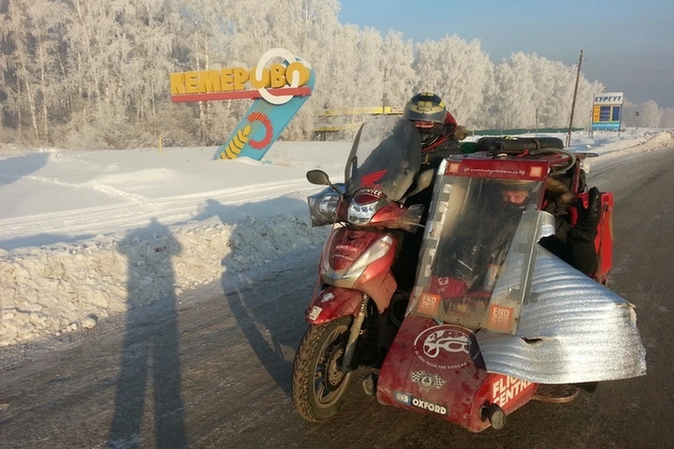 Двое британцев едут на скутере через Россию. Фото: "ВКонтакте"/The 59 Club