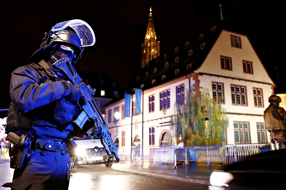 Полиция официально сообщает о трех погибших и 13 раненых в результате стрельбы в Страсбурге.