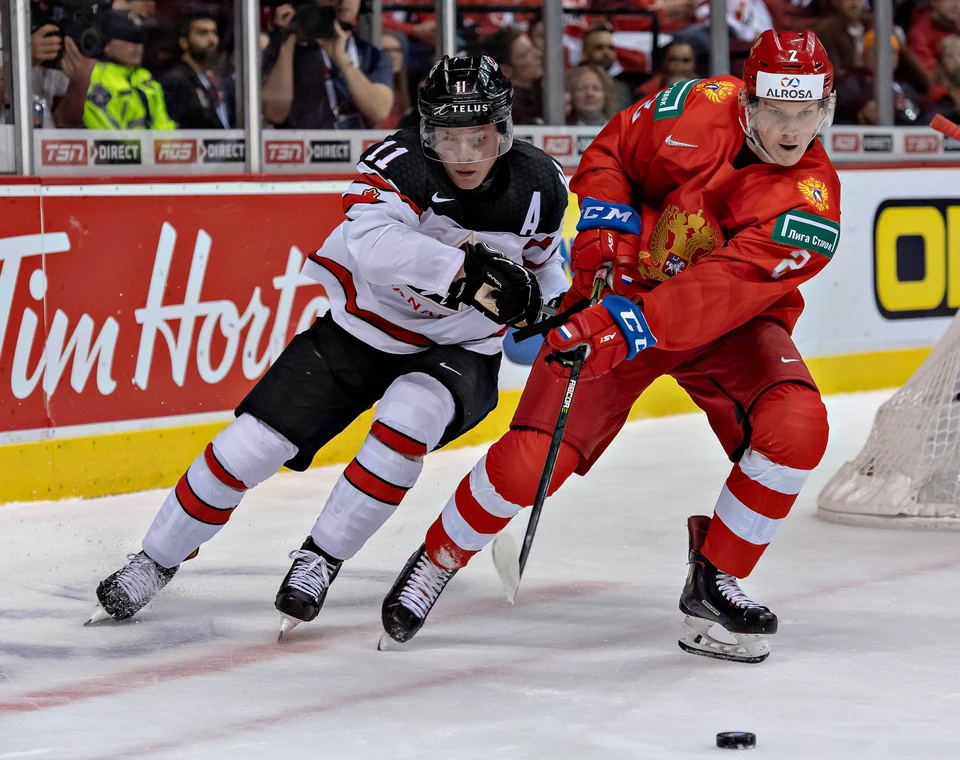 Россия на этом МЧМ по хоккею победила команду Канады, а теперь играет против сборной США.