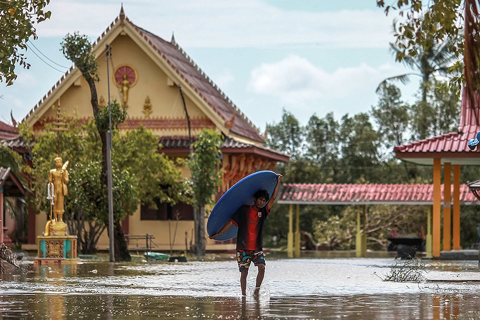 На Таиланд обрушился морской ураган "Пабук".