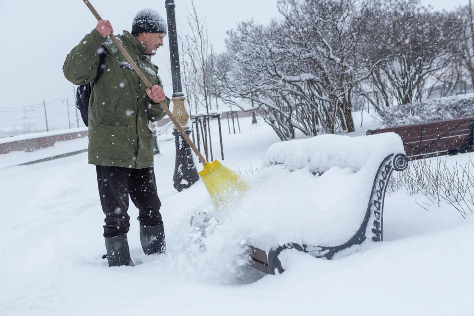 Опрос показал, что большинство петербуржцев недовольны качеством уборки снега в городе.