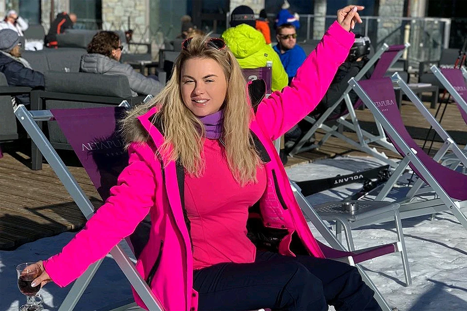 Анна Семенович на горнолыжном курорте.
