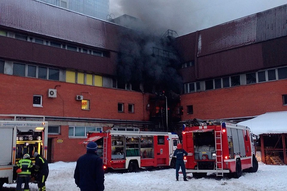 Названа причина пожара на типографии в Петербурге 17 января.