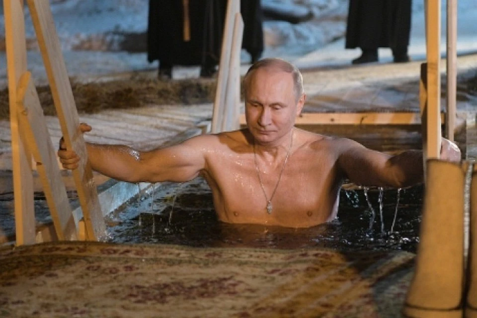 Президент России Владимир Путин в прошлом году окунулся в прорубь на Селигере. Фото: Алексей Дружинин/ТАСС