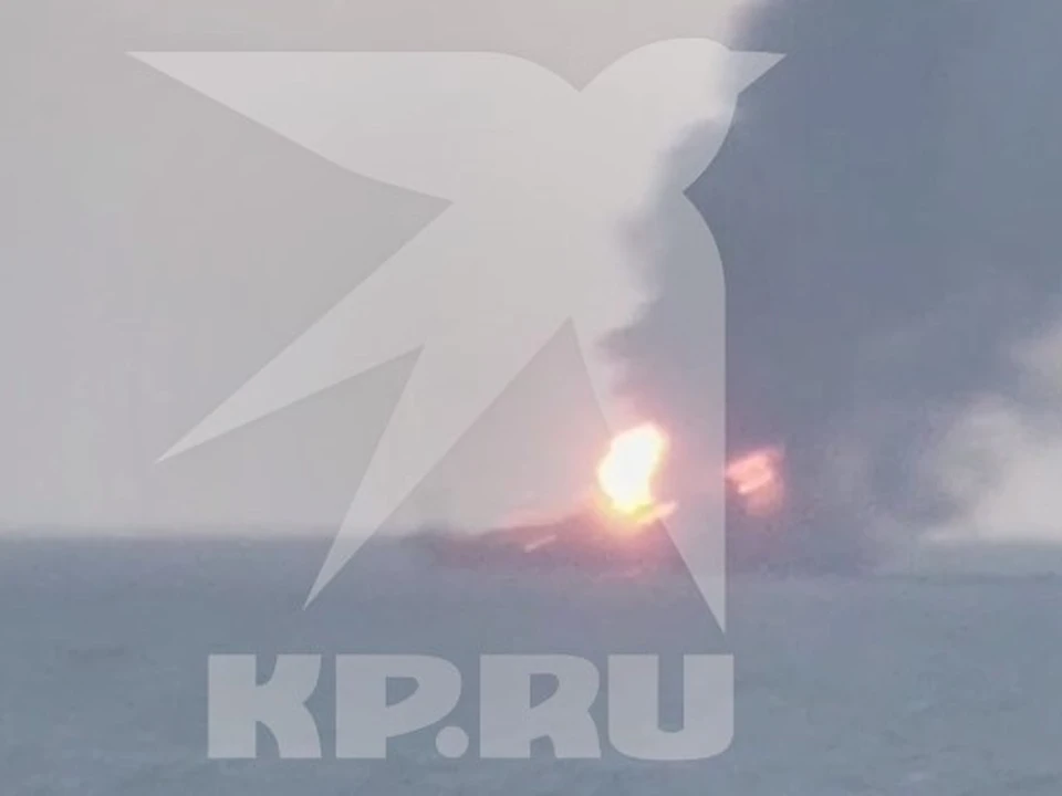 Два танкера до сих пор горят в Черном море. Фото: скриншот с видеозаписи очевидцев