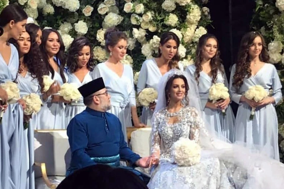Свадьба короля Малайзии Султана Мухаммеда V и Оксаны Воеводиной, обладательницы титула «Мисс Москва – 2015», прошла 22 ноября.