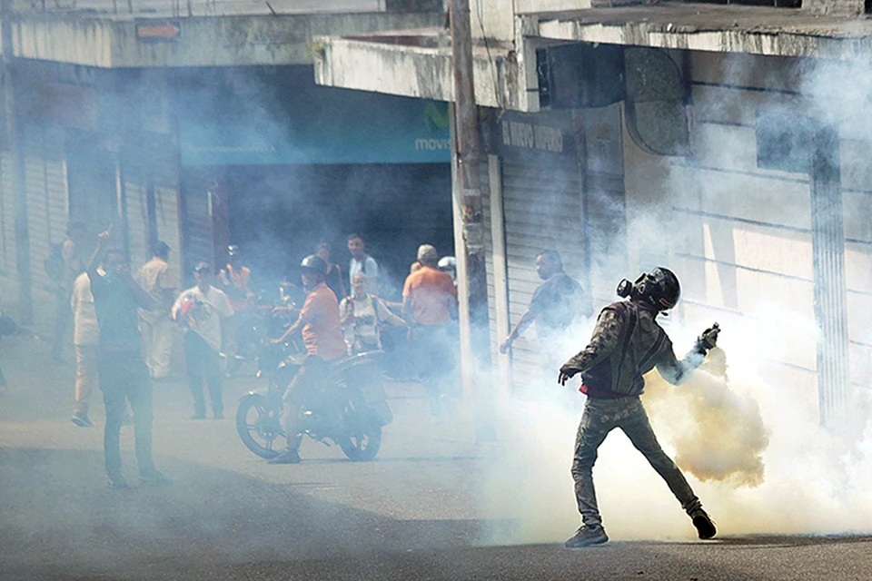 Pежим Мадуро слишком похож на «бензоколонку», которая рушится вслед за нефтяными ценами