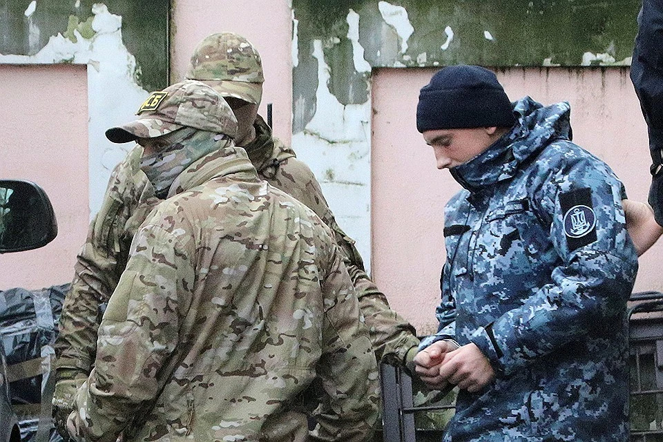 Ноябрь 2018 года, украинские моряки после суда в Симферополе.