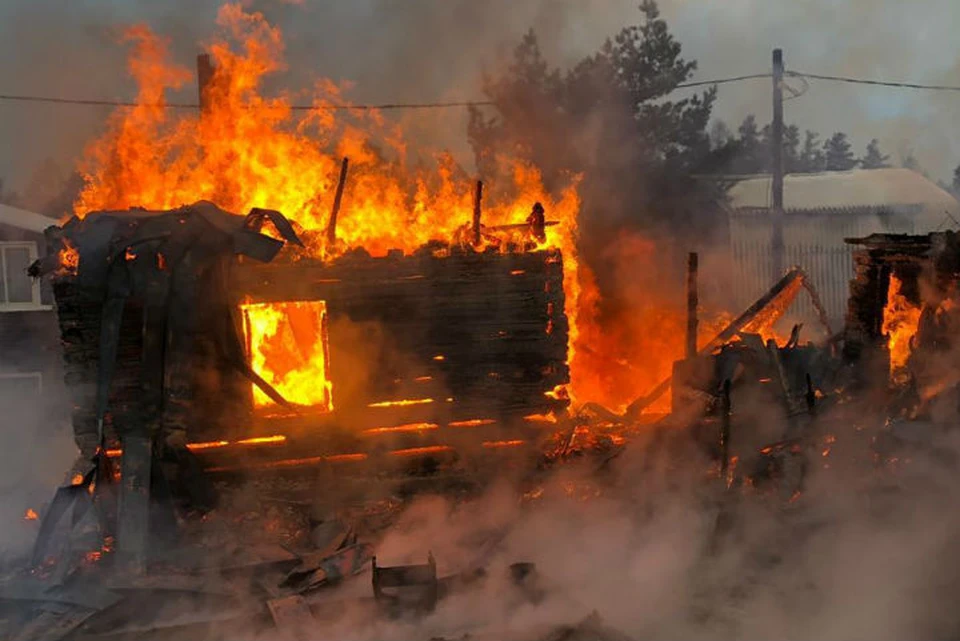 Две девочки 13 и 14 лет погибли на пожаре в частном доме в Иркутске. Фото: ГУ МЧС России по Иркутской области.