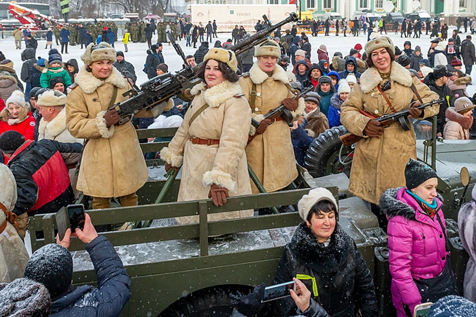 Ну как вот взять и сказать, например, "русская армия"? У нас ведь многонациональная страна, там же не одни русские. Что они подумают? Вдруг обидятся?