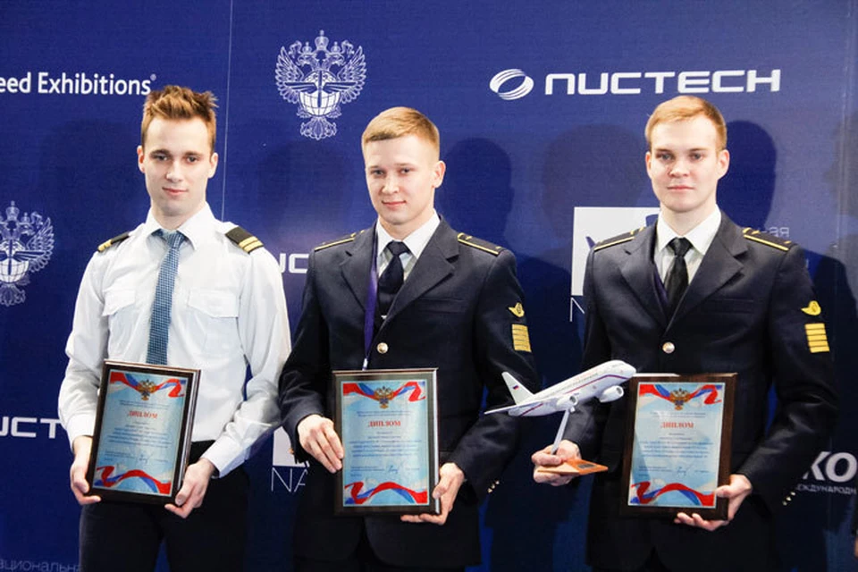 Молодые пилоты получили признание: Андрей Кондаков, Михаил Орловский и Егор Ознобихин (слева направо).
