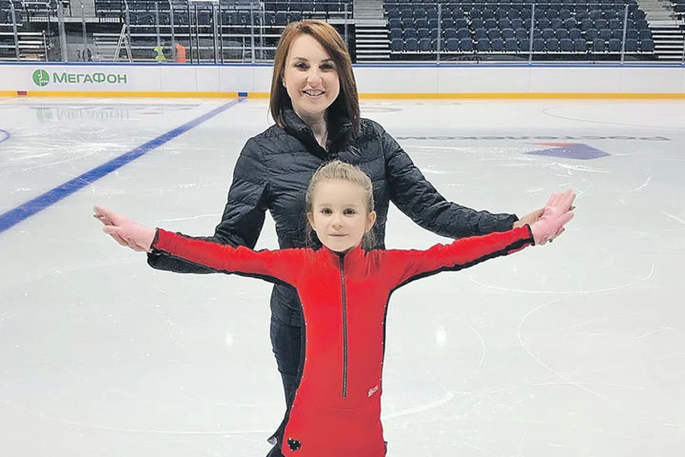 Ирина Слуцкая с дочкой Варварой отлично смотрятся на льду. Фото: instagram.com