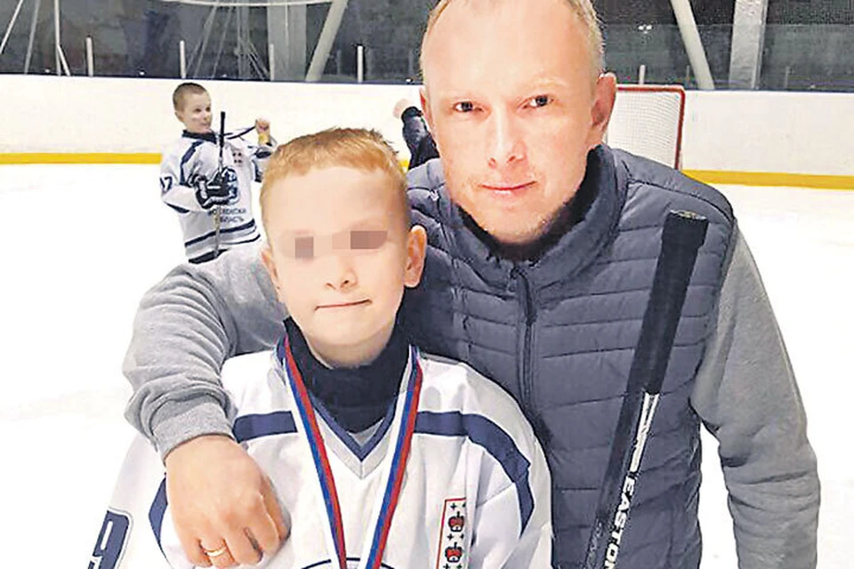 Михаил Кузнецов мечтает, что его сын станет профессиональным хоккеистом. Папу другого мальчика из команды он решил проучить с помощью травматического пистолета. Фото: vk.com