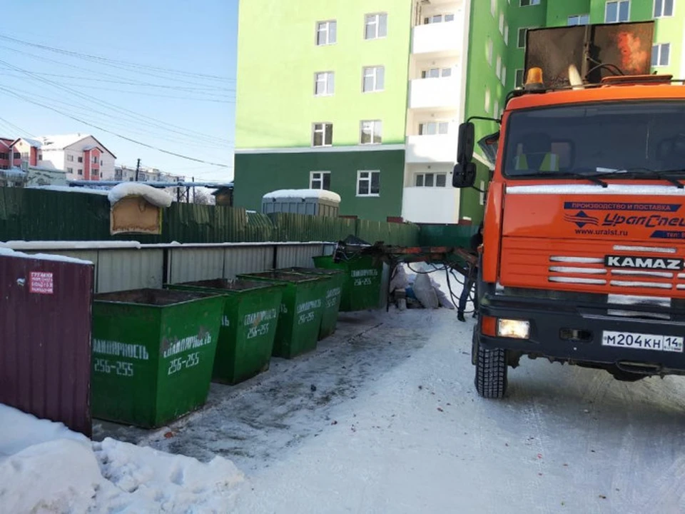 "Якутскэкосети" выезжает на очистку проблемных точек города.