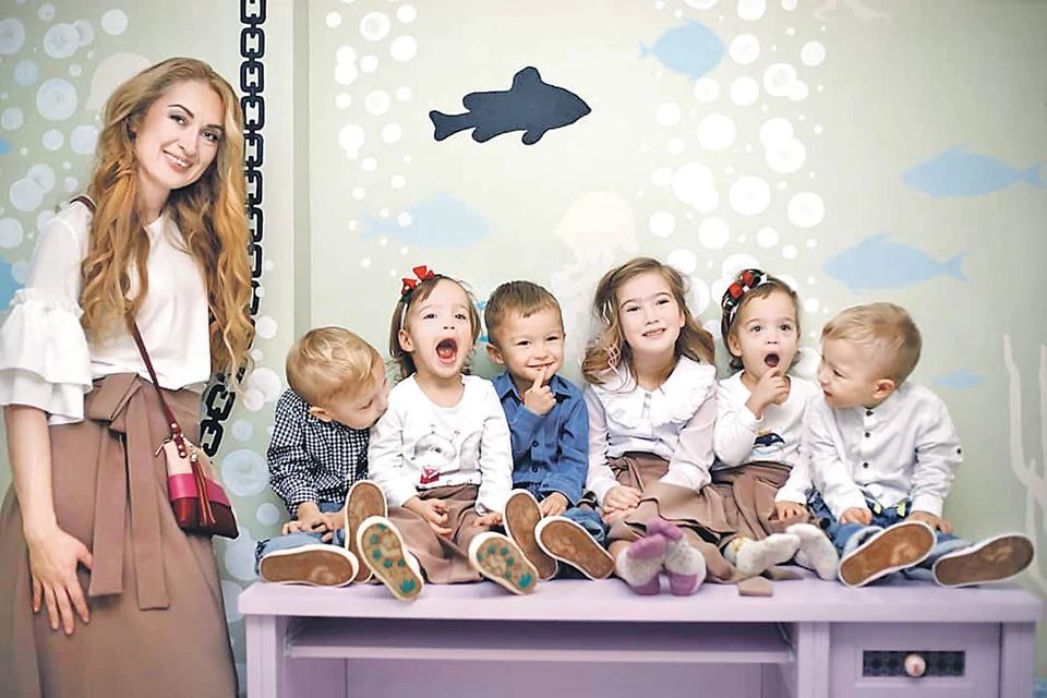 Оксана одна воспитывает шестерых детей: пятерых близняшек - Дениса, Дашу, Давида, Сашу, Влада - и старшую дочку Алису. Фото: instagram.com/odessafiver
