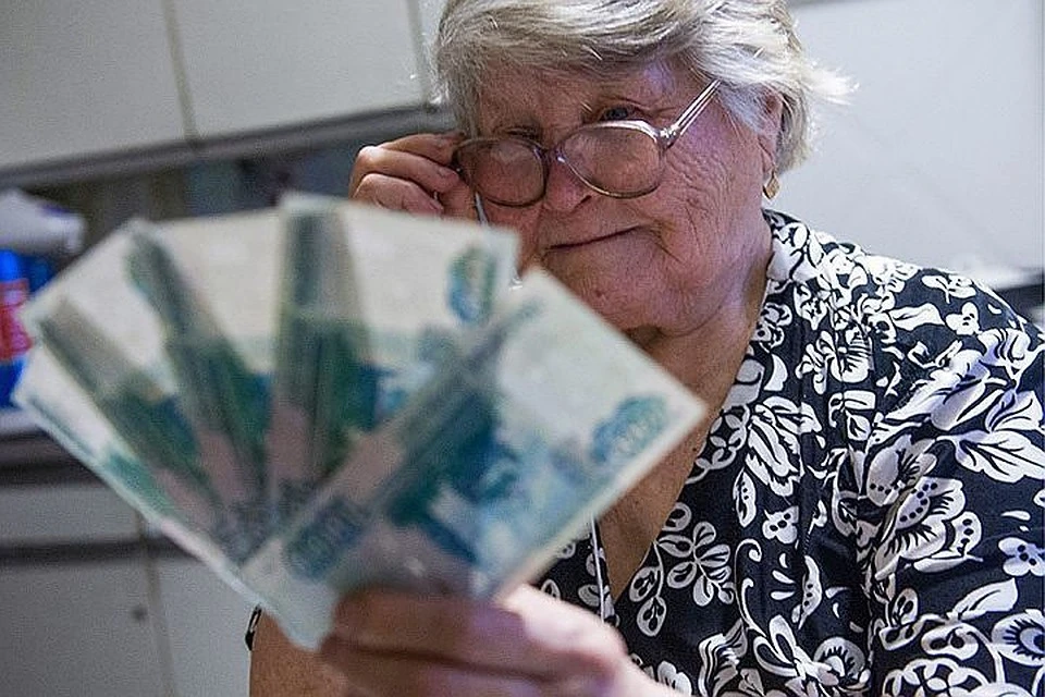С января пенсии у всех неработающих пенсионеров должны были вырасти на 7,05%. Фото: Кирилл Кухмарь/ТАСС
