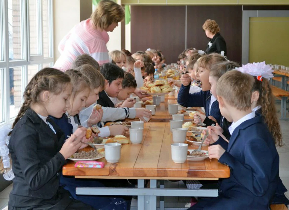 Детей из бедных и богатых семей в Хабаровском крае будут кормить одинаково