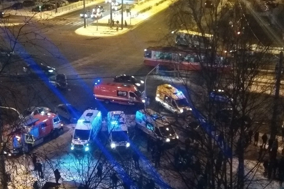 Массовое ДТП с участием четырех авто произошло в Петербурге