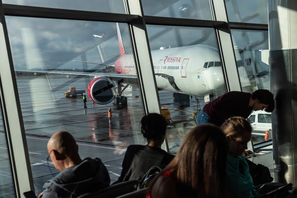 Пассажирский самолет Boeing 777 авиакомпании `Россия` в аэропорту Шереметьево.