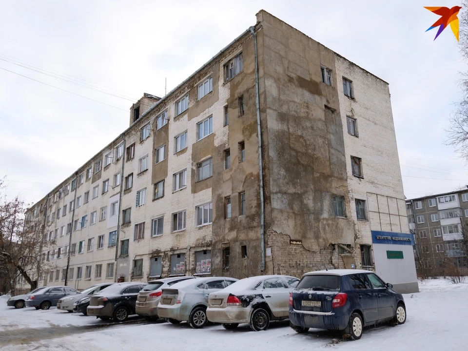 Дом из заплаток и трещин: как выживают жильцы орловской аварийной пятиэтажки