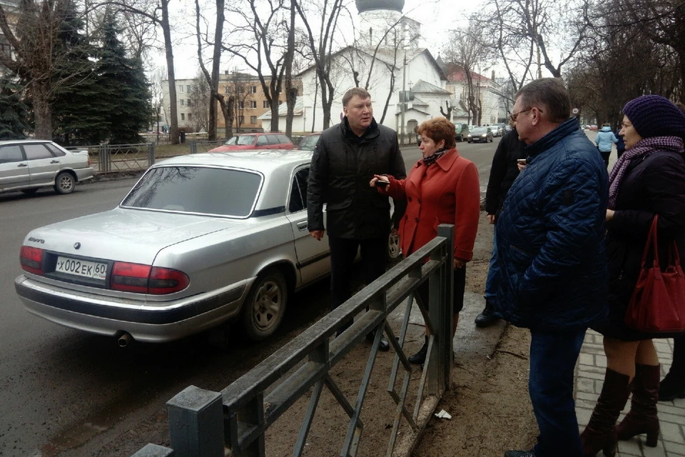 Представители администрации Пскова проверили гарантийные дороги в областной столице
