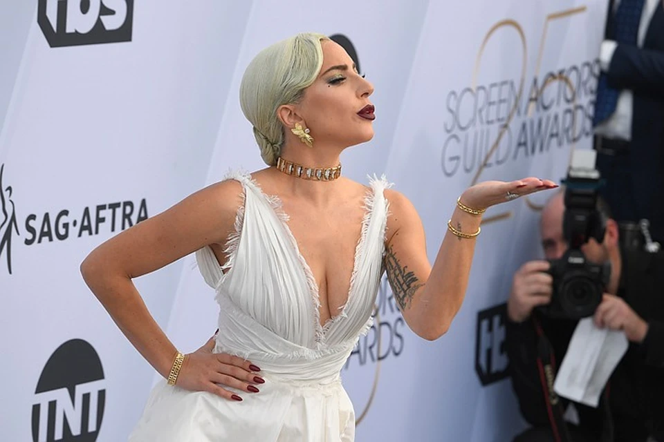 Леди Гага разорвала помолвку в феврале этого года, и теперь она вновь - завидная невеста.