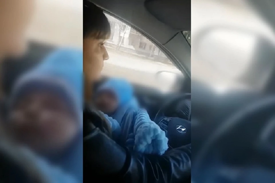 Женщина периодически отвлекалась от дороги, чтобы еще раз поцеловать своего ребенка.