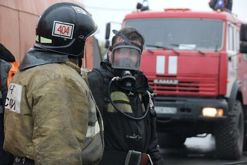 В МЧС Татарстана заявили, что на месте происшествия угрозы взрыва или выброса химических веществ в атмосферу нет, ущерб окружающей среде отсутствует.